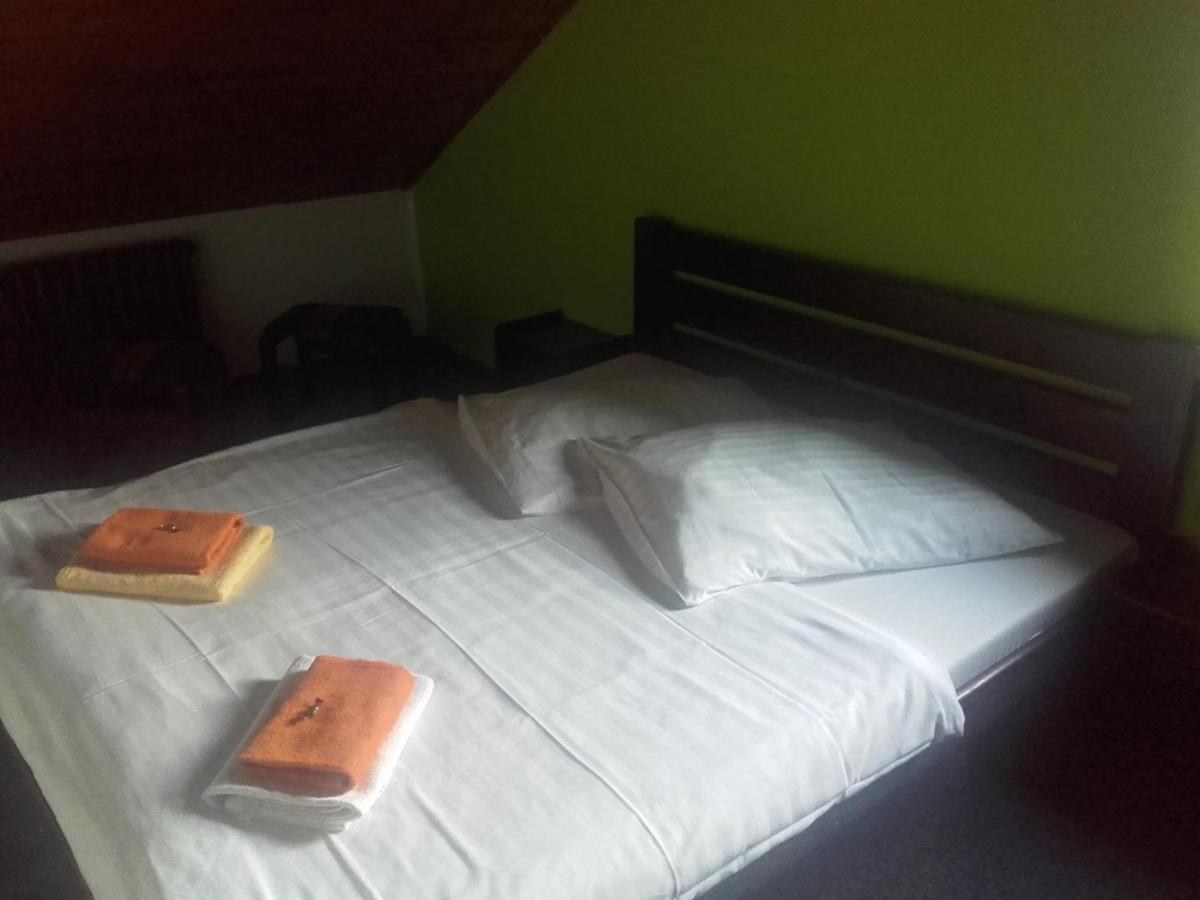 Hotel Anna 哈拉霍夫 外观 照片