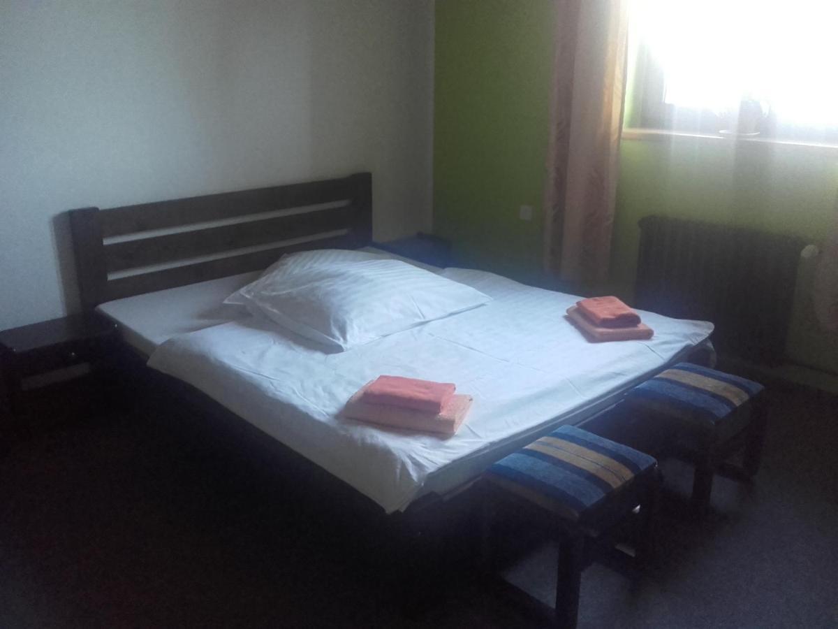 Hotel Anna 哈拉霍夫 外观 照片